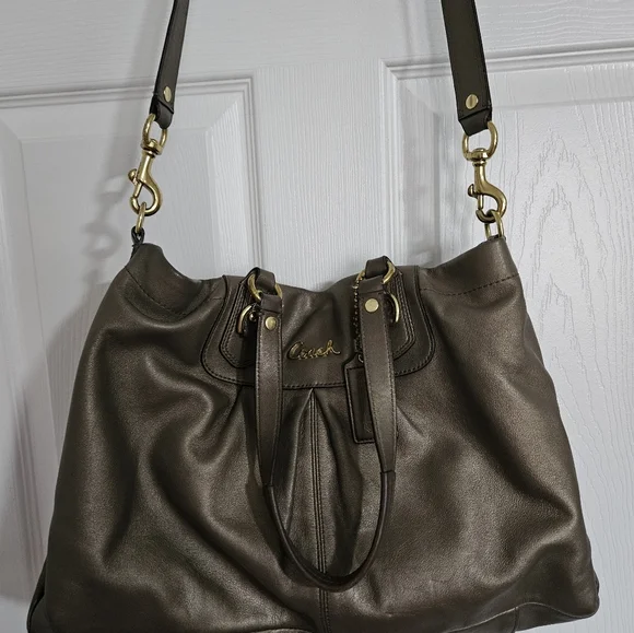 Light bronze Coach purse - Picture 5 of 7